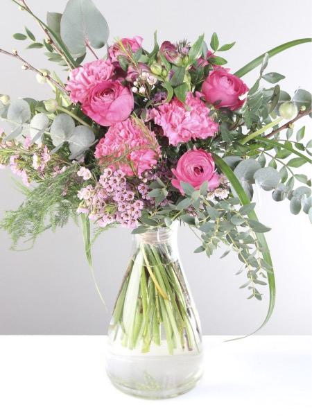 Luonnonmukainen pinkki kimppu